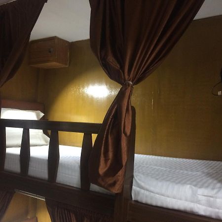 Zara Dormitory Мумбай Екстериор снимка