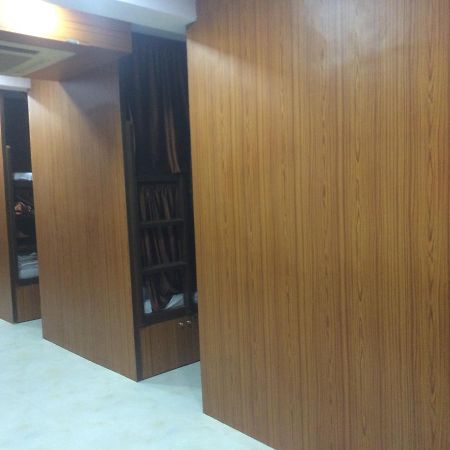 Zara Dormitory Мумбай Екстериор снимка