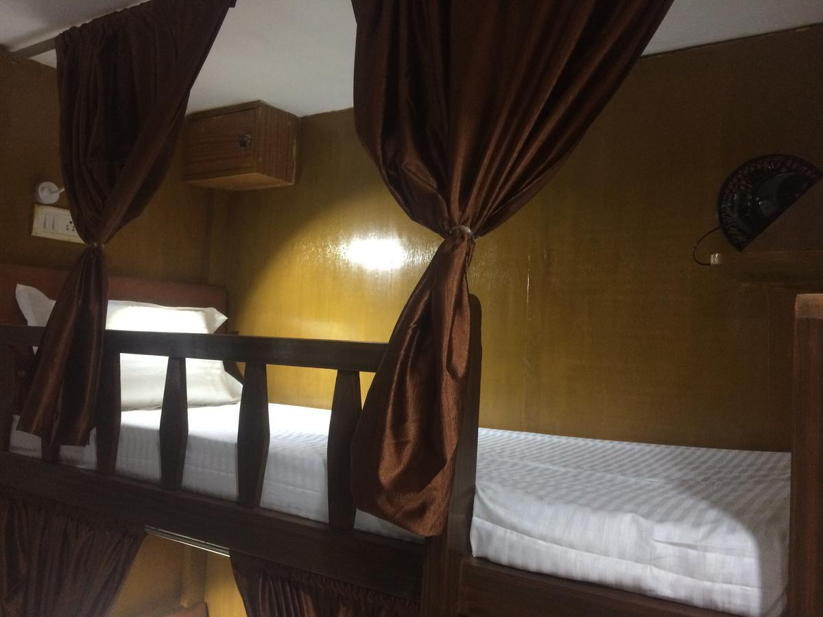 Zara Dormitory Мумбай Екстериор снимка