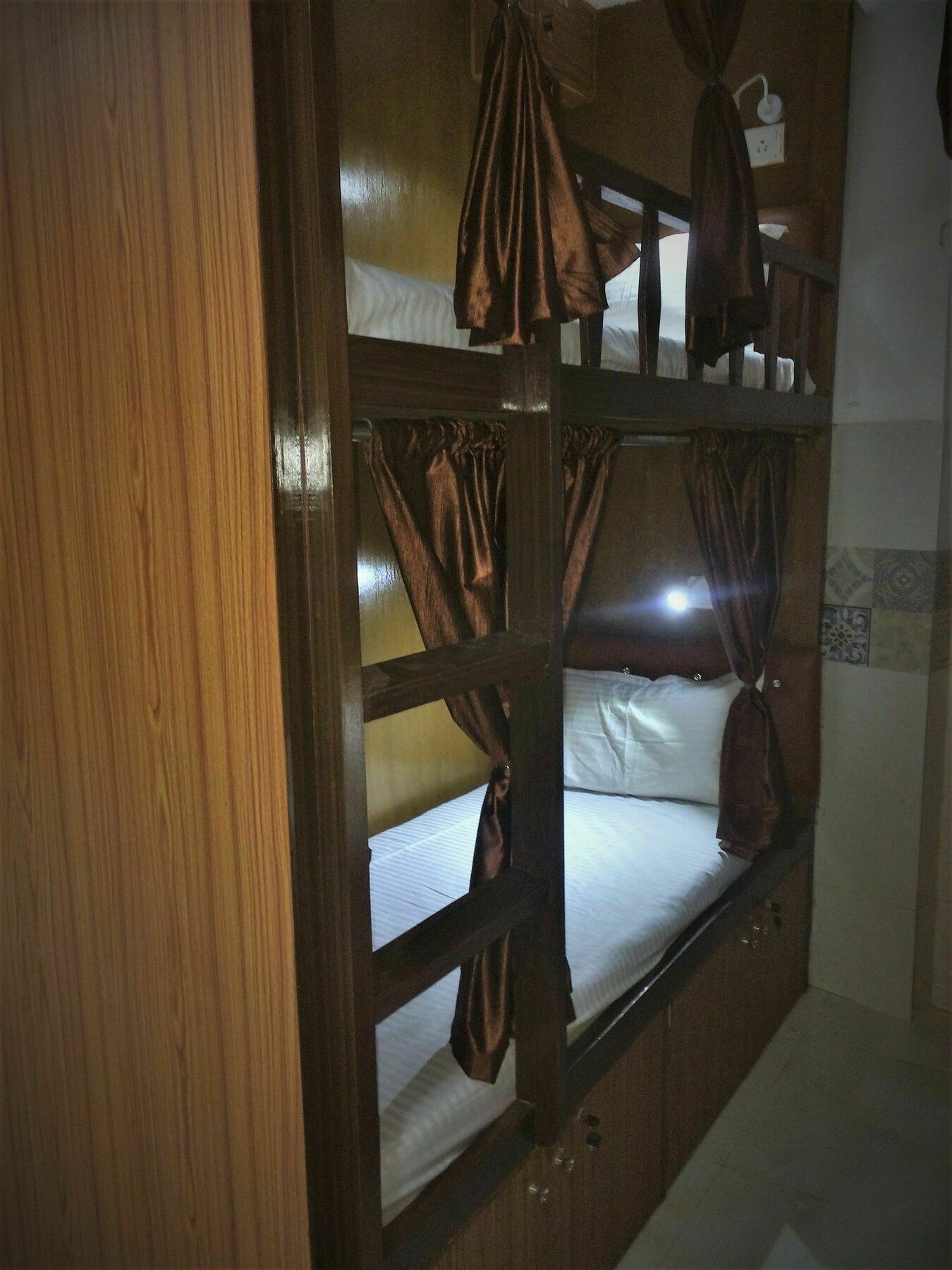 Zara Dormitory Мумбай Екстериор снимка